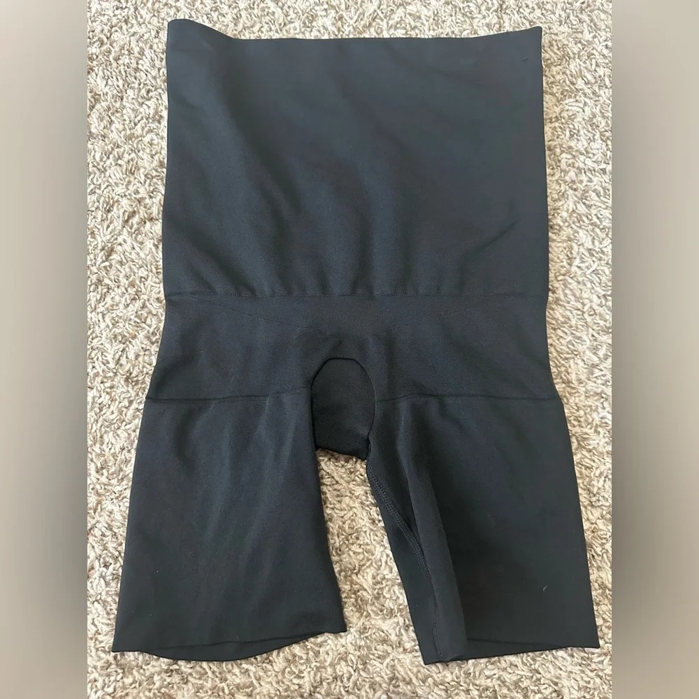Red Hot Label by SPANX Sz M Mid Thigh High Waist Shaper -Black - Picture 2 of 4